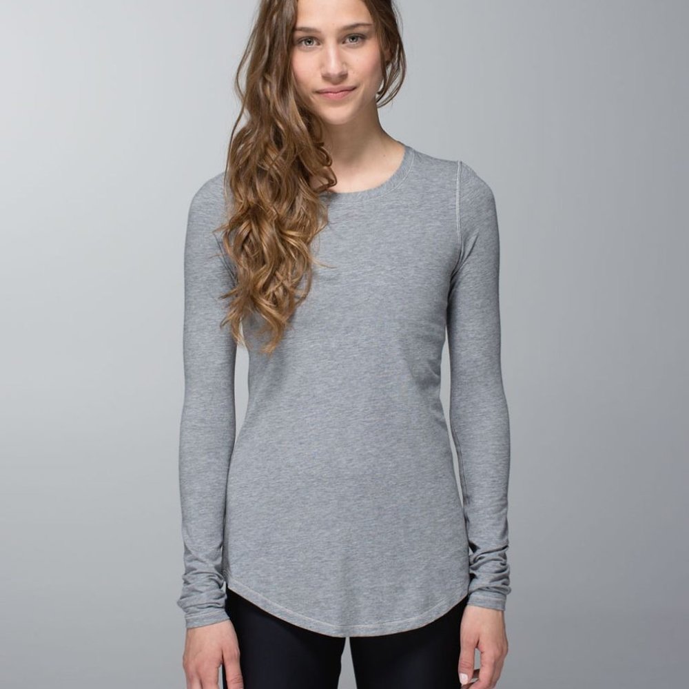 Lululemon Karma Long Sleeve Shirt Size 4 Heathered Gray Thumbholes Crew Neck